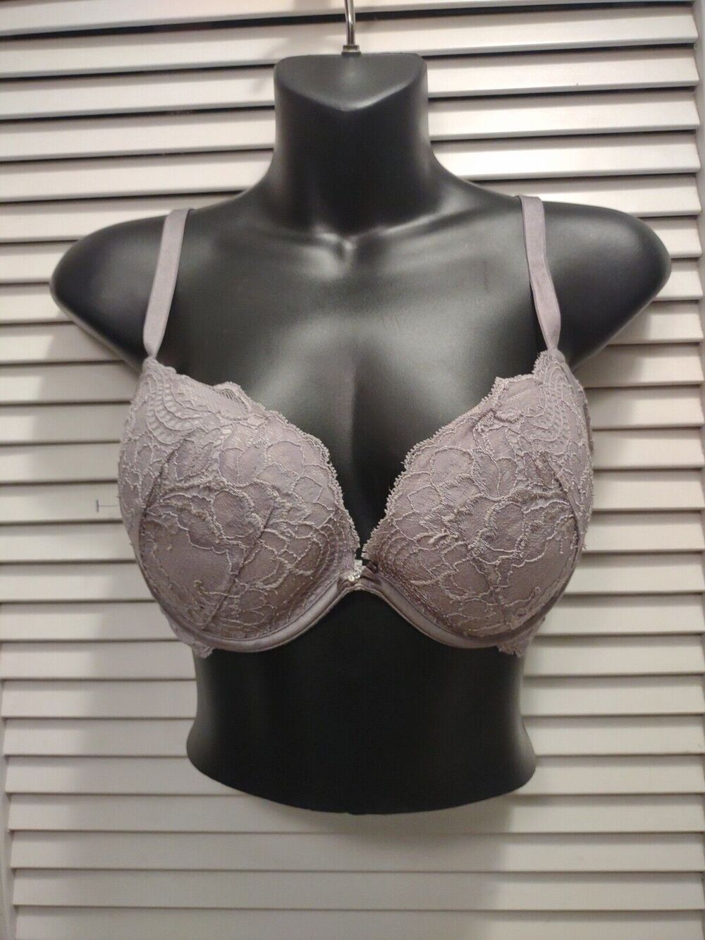 Victoria's Secret Light Purple Padded PLUNGE Underwire bra Women's Size 36C